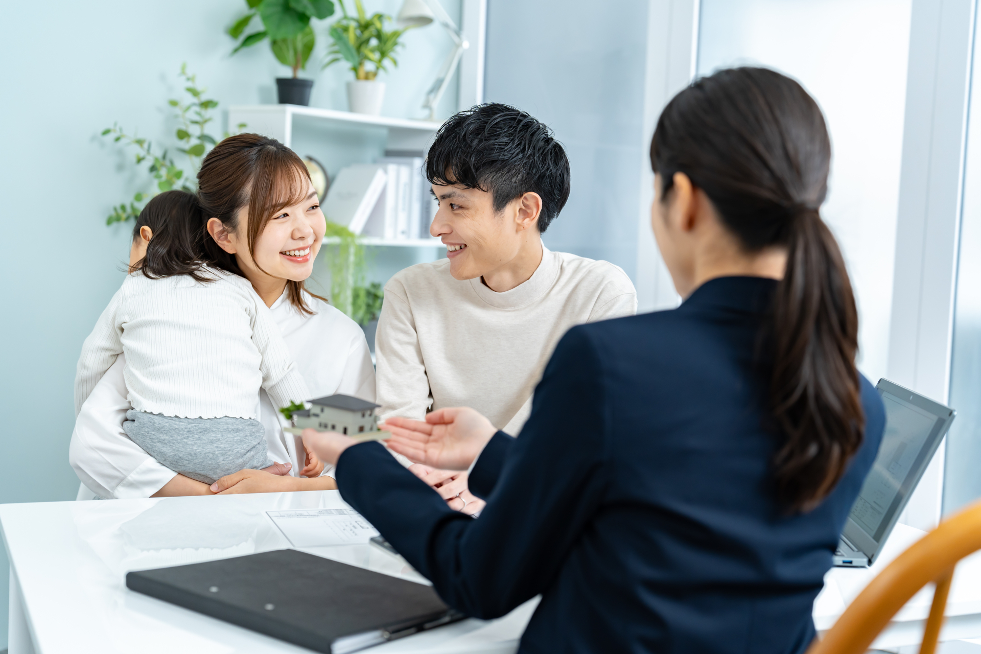 光熱費高騰の今こそ！家を買うメリットとは？不動産会社が顧客にお勧めする快適な暮らしのコンテンツ制作