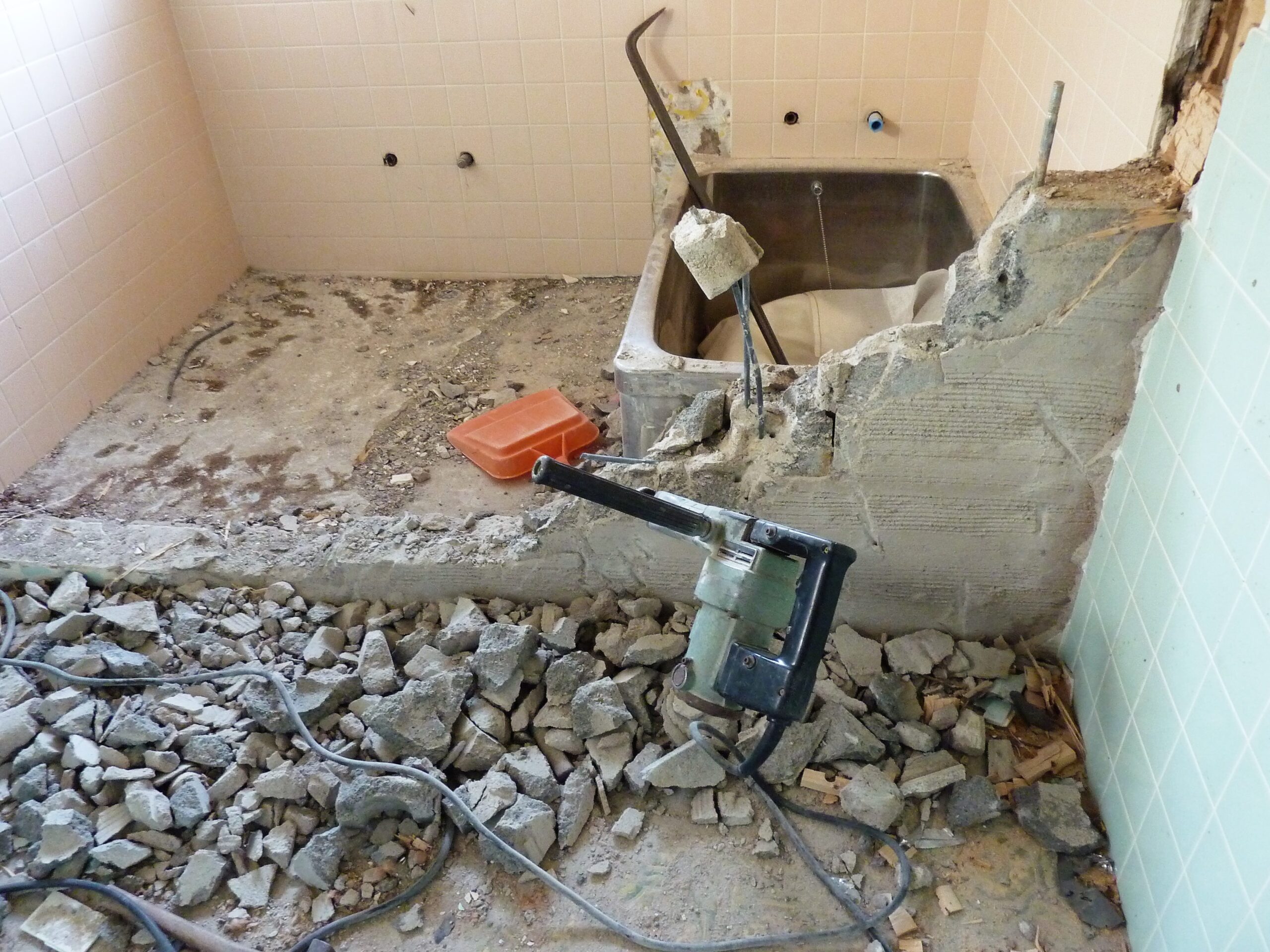 【不動産営業マンの解説コンテンツ】古い中古マンション水回り、売却前にリフォームすべき？賢い売却術